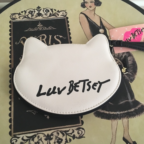 Pair of Betsey Johnson wristlets - Picture 5 of 11